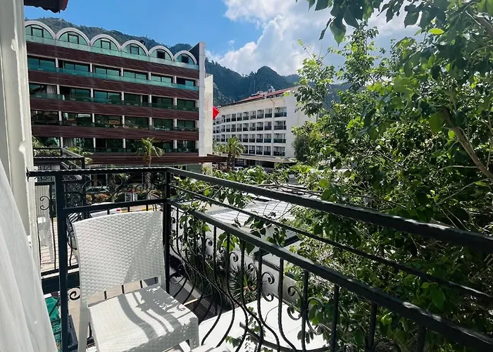 Отель Doruk & Suits