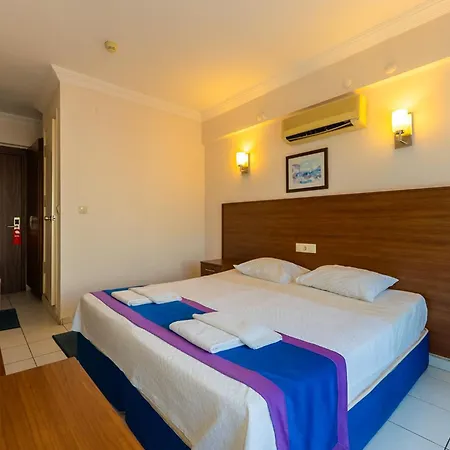 Doruk & Suits 3* مرمريس